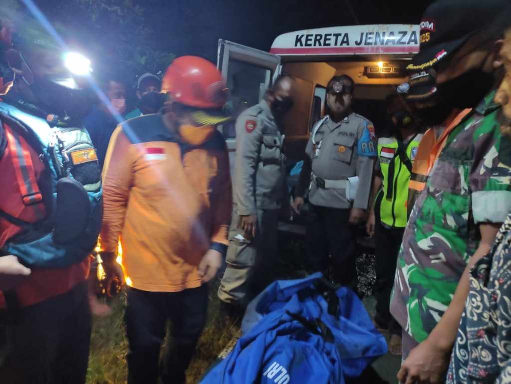 mayat mengambang2