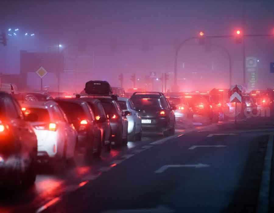 Ilustrasi kemacetan jalan raya di kota-kota besar Indonesia. (Sumber foto: unsplash)
