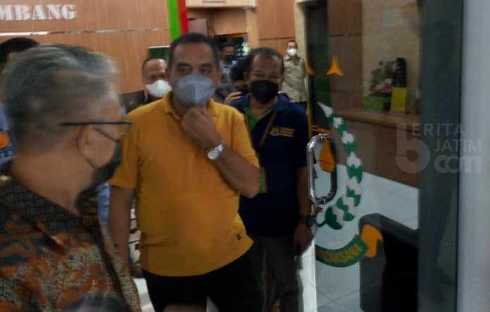 Terpidana Kasus Korupsi KUPS Rp 49,5 Miliar Menyerahkan Diri ke Kejaksaan Jombang