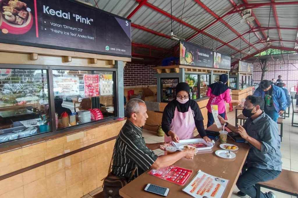 SIG Fasilitasi 5 Remaja Penyandang Disabilitas Berjualan di Pujasera