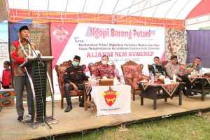 Bupati Sumenep dan Mahasiswa ‘Ngopi Bareng Petani’
