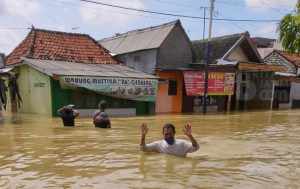 Sampang Terendam Banjir, PLN Lakukan Pemadaman Listrik