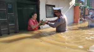 Kantor Satpas Polres Sampang Terendam Banjir