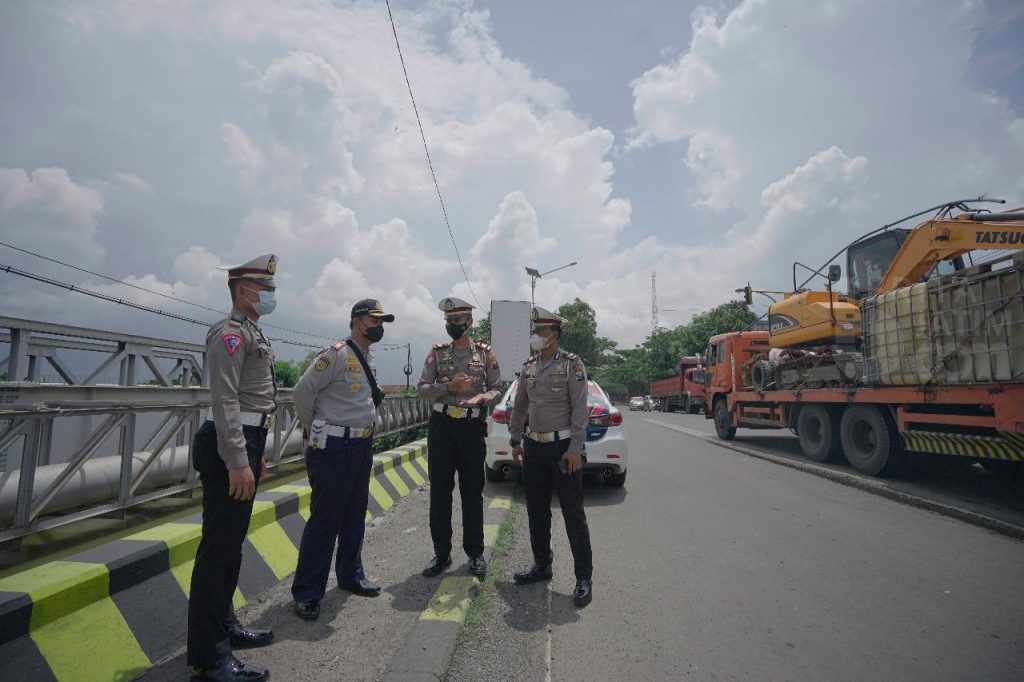 Atasi Masalah Jalan di Lamongan, Polisi Gunakan Drone dan Aplikasi Jelang Ramadan