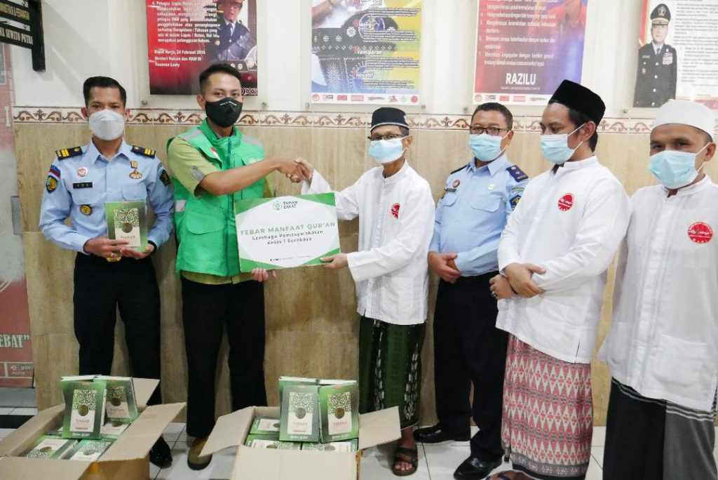 Taman Zakat Salurkan Ratusan Al-Qur’an untuk Napi
