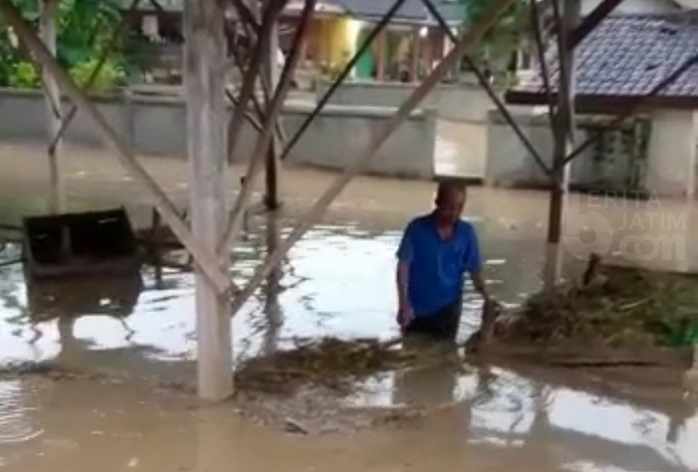 Banjir Bandang Terjang Rumah Warga dan Akses Jalan di Bangilan Tuban