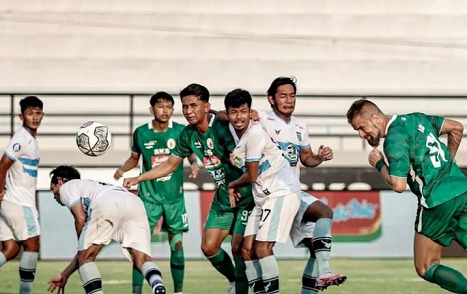 Ditekuk PSS Sleman 3-2, Persela Genapkan Laga 24 Kali Tanpa Kemenangan Beruntun