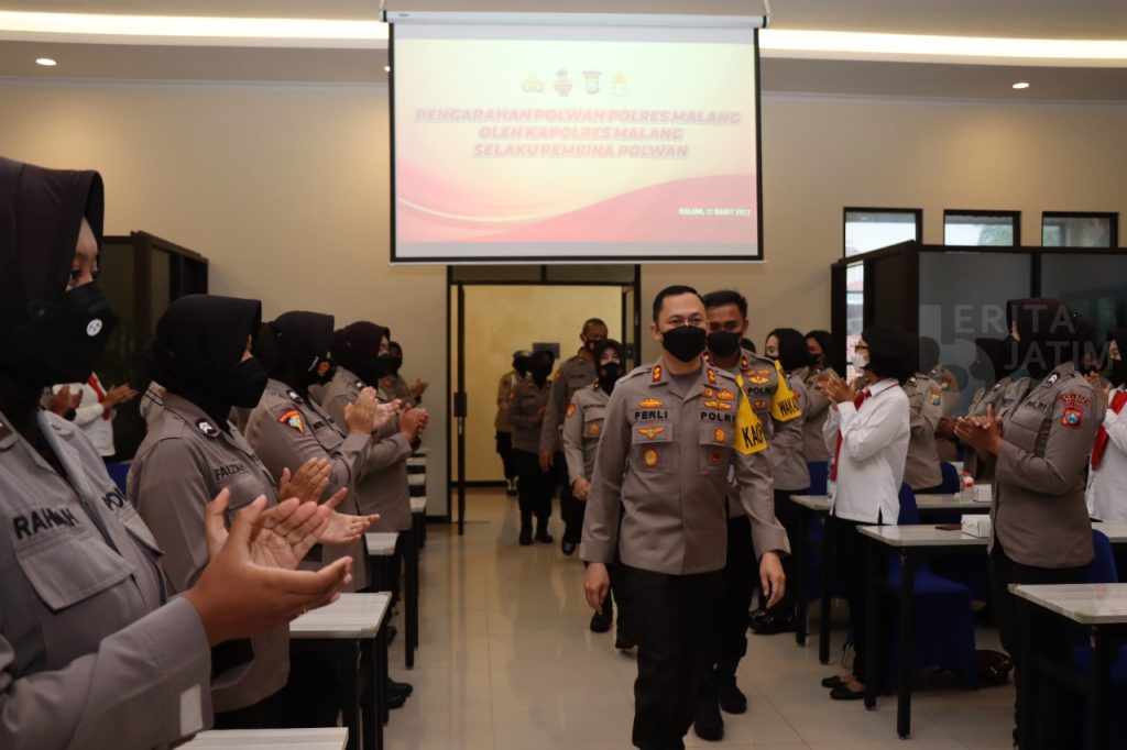 Kapolres Malang Ingatkan Polwan Bijak Gunakan Medsos