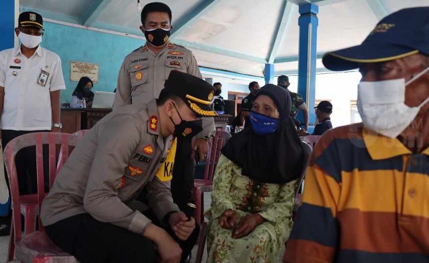 Vaksinasi ‘Door to Door’ Cara Polres Malang Lindungi Warga dari Covid-19