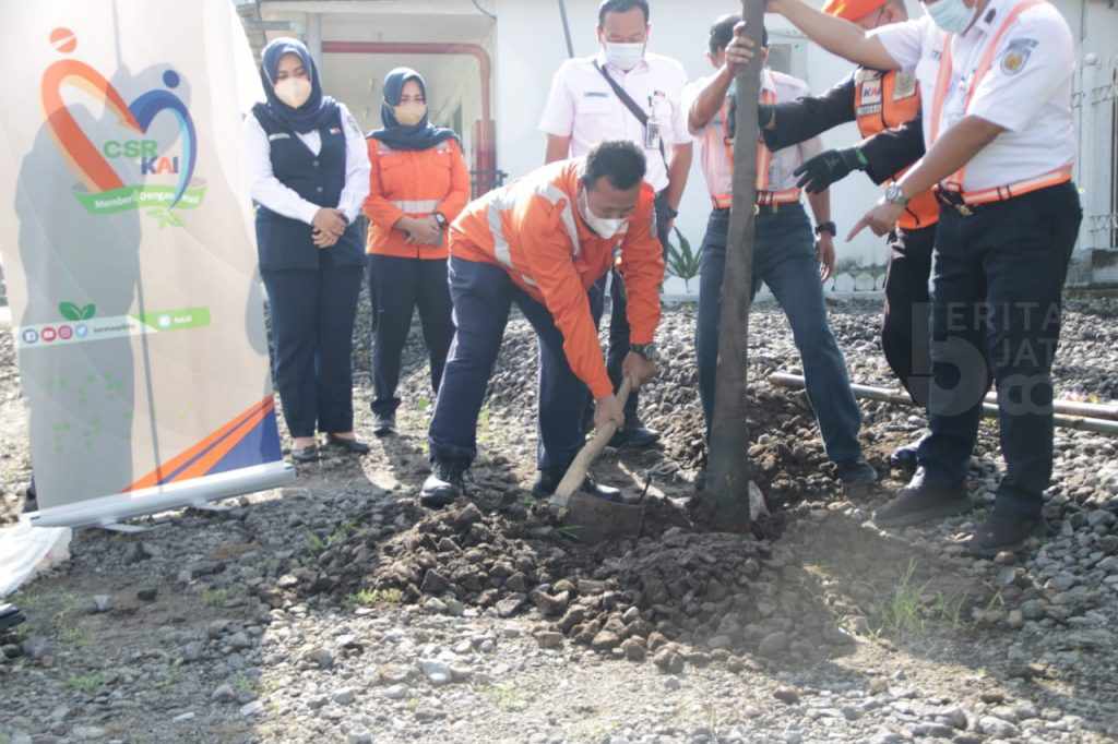 Stasiun Madiun Ditanami Pohon Nangka, Caruban Pohon Mangga