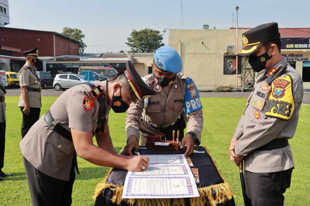 Kapolresta Mojokerto Pimpin Sertijab Tiga Kasat Opsnal dan Satu Kapolsek