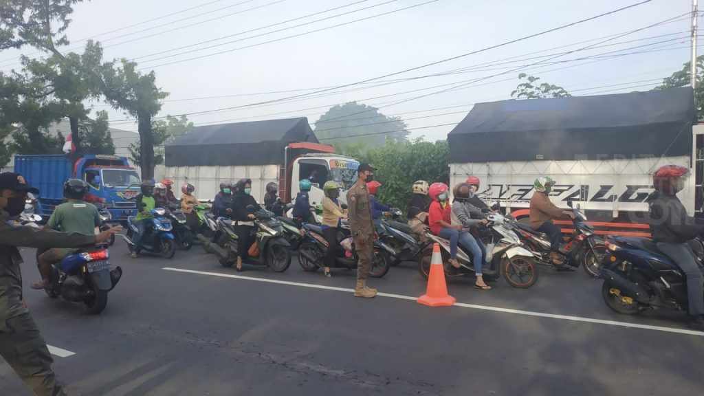 Tuntut Revisi UU No 22/2009, Perwakilan Komunitas PDSI Kabupaten Mojokerto Demo ke Surabaya