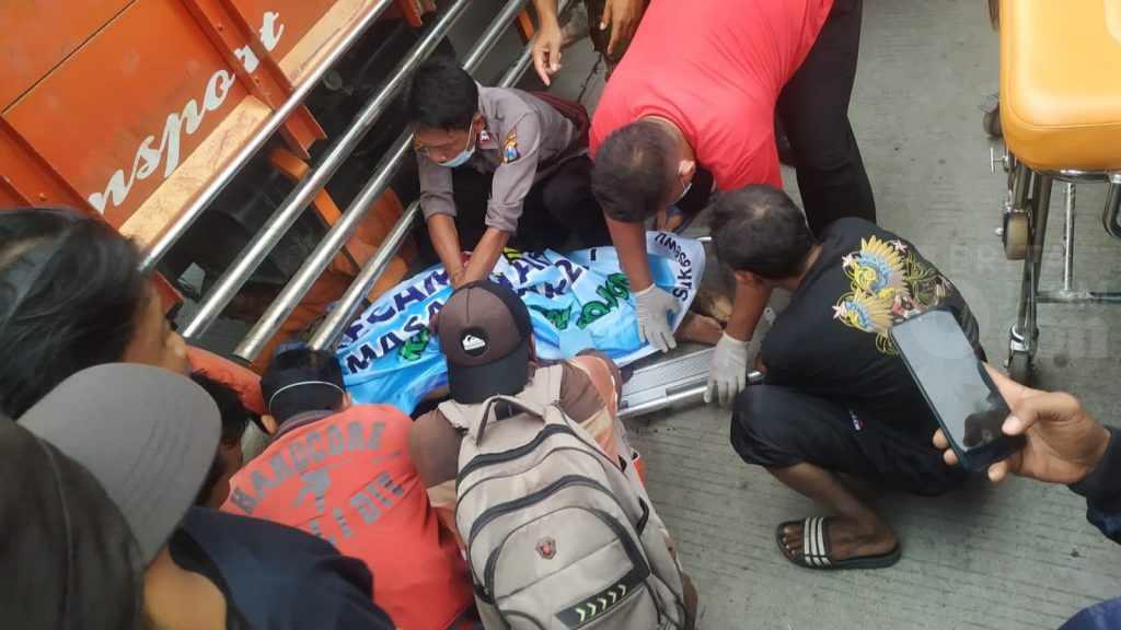 Kecelakaan Beruntun Bojonegoro, Truk Tabrak Motor dan Mobil, 1 Korban Meninggal