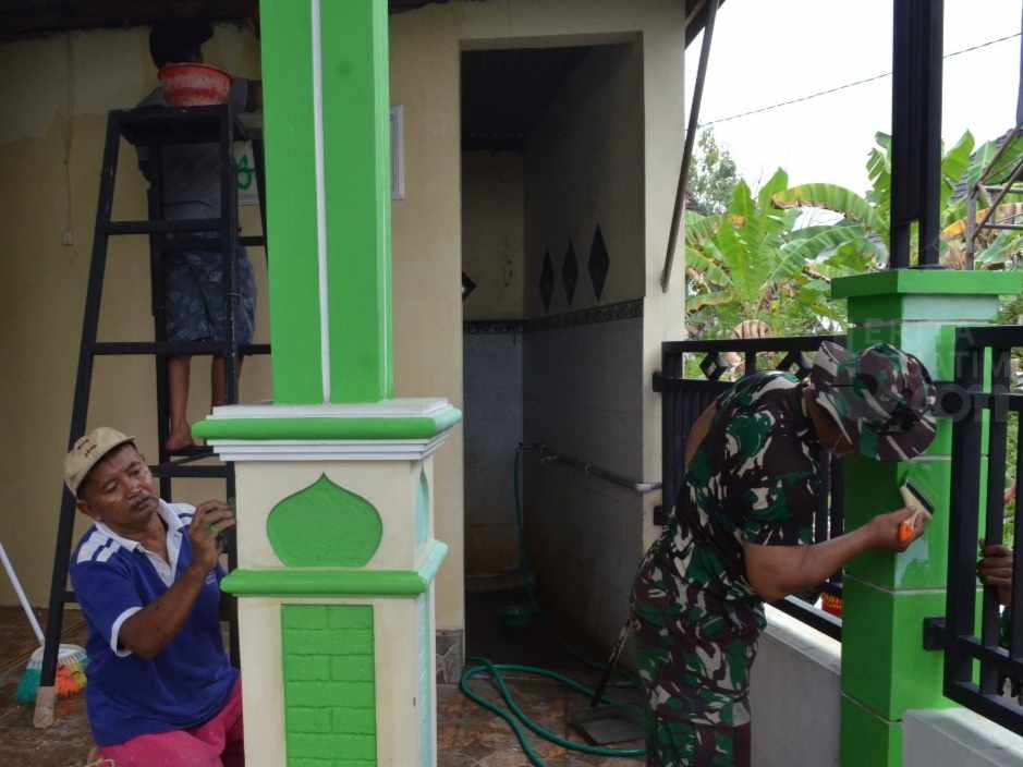 Bersihkan Tempat Ibadah, Kodim Bojonegoro Mulai Persiapan Sambut Ramadan 1443 Hijriah