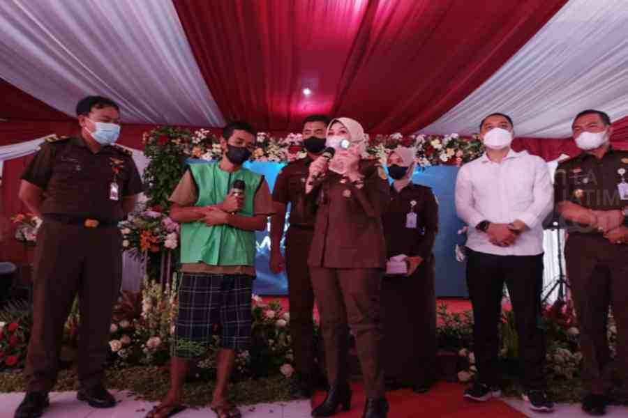 Kejari Tanjung Perak Hentikan Penuntutan Kasus Pencurian HP, Kajati Jatim Terharu