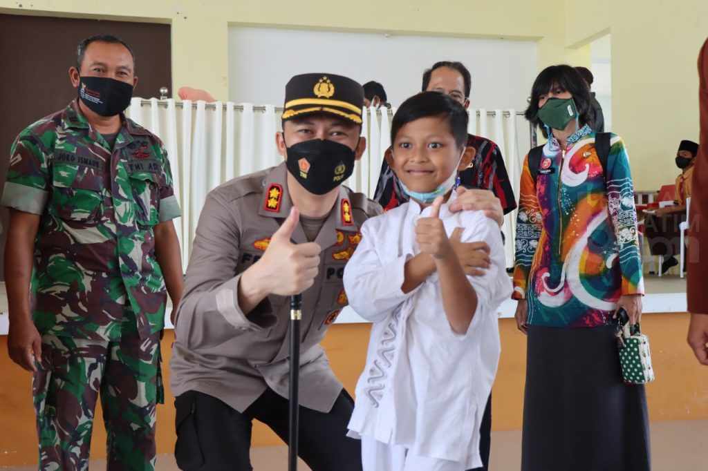 Keceriaan Anak-Anak Saat Dikunjungi Kapolres Malang Ketika Vaksinasi Kapolres Malang