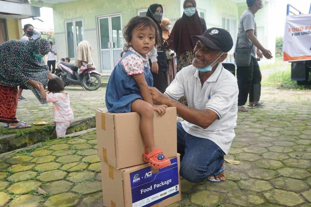 Sambut Ramadan, ACT Kediri dan ADM Salurkan Bantuan Pangan