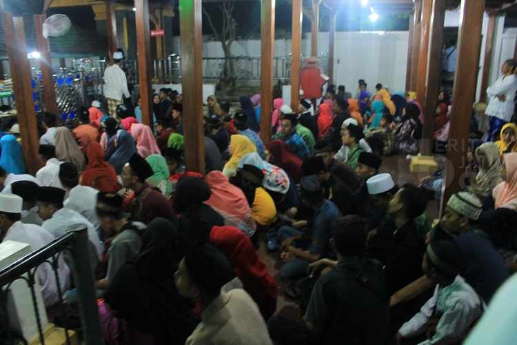 Jelang Bulan Puasa, Peziarah Makam Sunan Giri Membeludak