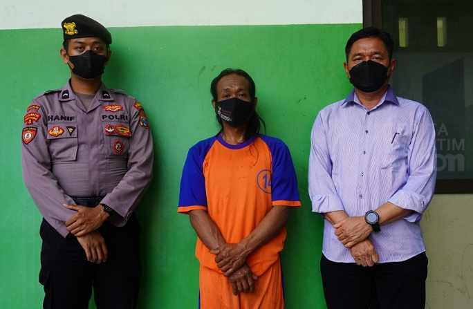 Polisi Tangkap Pria Gondrong Perusak Pot Bunga di Depan Kantor Pemkab Jombang