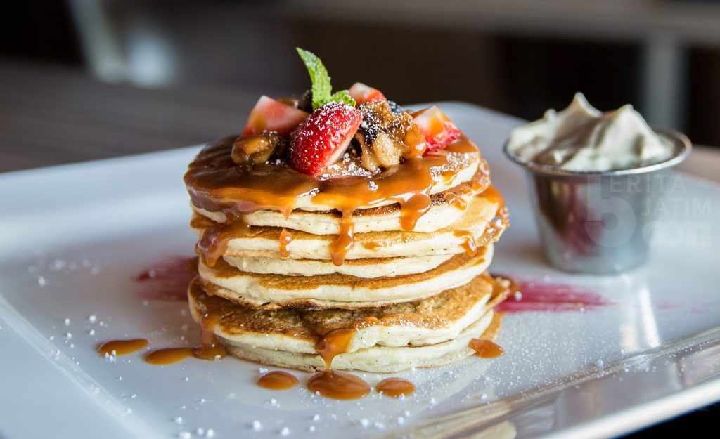 Ilustrasi cara membuat pancake ala Inggris beserta bahan yang dibutuhkan. (Sumber foto: Ash/pexels.com)