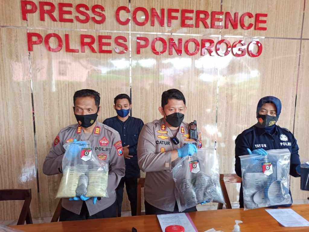 Jual Bubuk Petasan, Remaja Ponorogo Diringkus Polisi