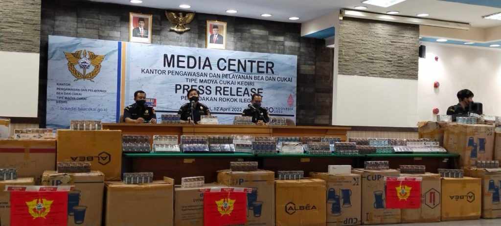 Razia Bus Madura-Banten, 816.000 Rokok Ilegal Disita Bea Cukai Kediri