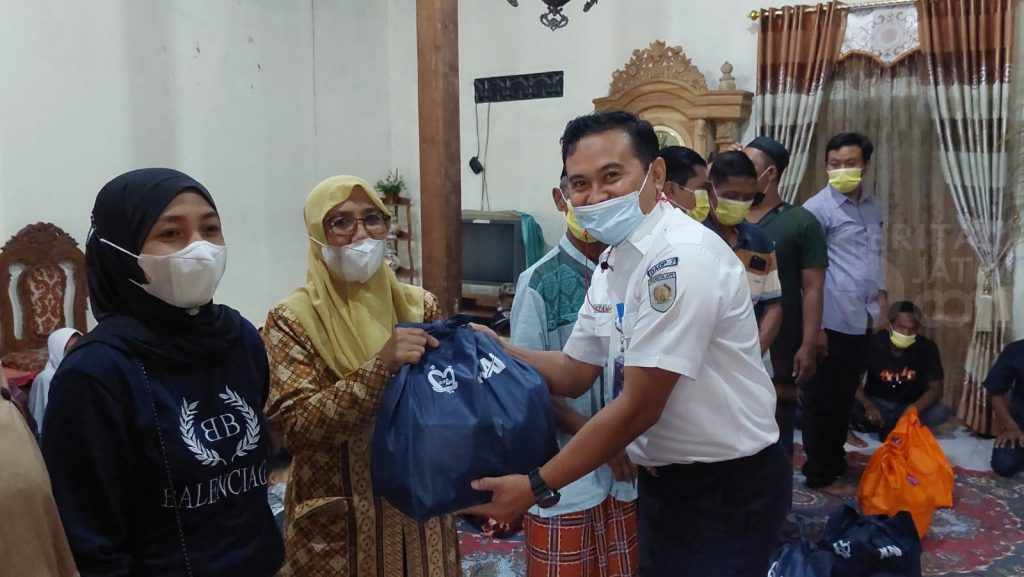 Ramadan, Daop 7 Beri Bantuan 1000 Paket Sembako dan Perlengkapan Ibadah