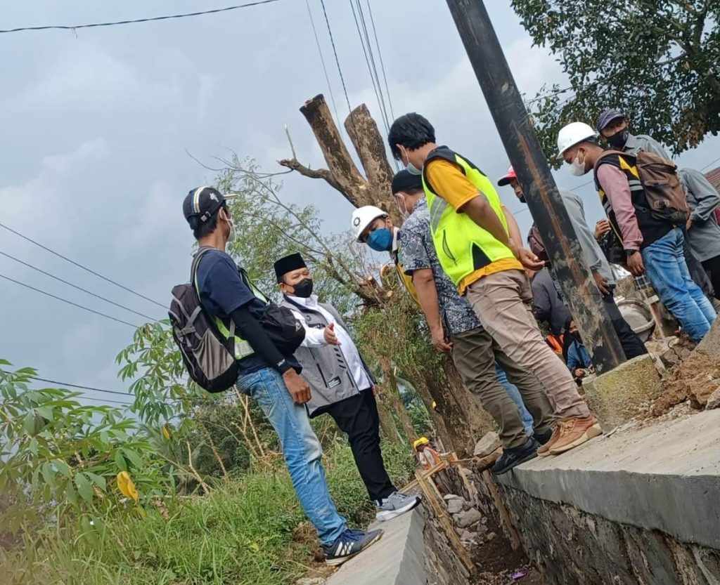 Pembatasan Solar dan Aspal Jadi Alasan Terlambatnya Perbaikan Jalan di Jember