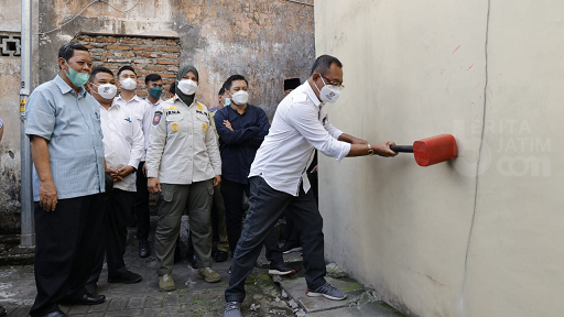 Salahi Aturan, Komisi C dan Wawali Surabaya Bongkar Brandgang dengan Palu Besar