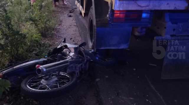Motor Vega Terlindas Truk di Tuban, Pengendaranya Tewas