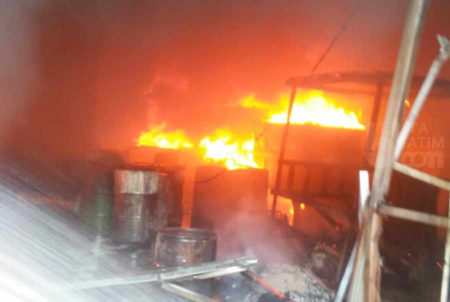 Kebakaran Landa 2 Gudang Pengolahan Limbah B3 Sidoarjo