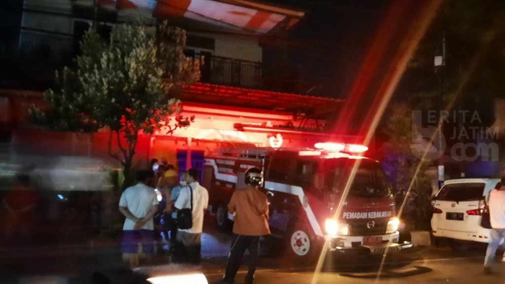 Kabel Listrik di Atas Rumah Warga Tuban Terbakar, Penghuni Berhamburan Keluar