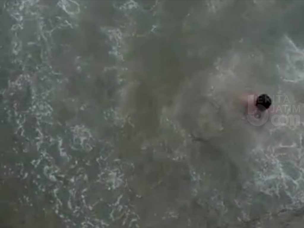Pria Ceburkan Diri ke Laut Suramadu, Ternyata Pencuri Motor di Sidoarjo
