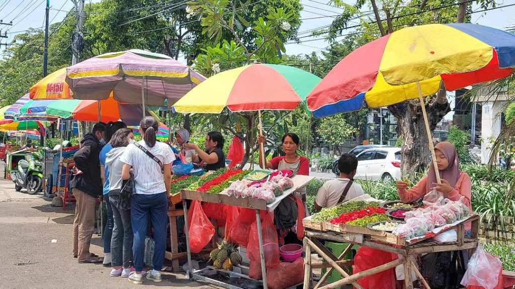 Penjual Bunga Makam Ngagel Untung Besar, Sehari Raup Rp 1 Juta