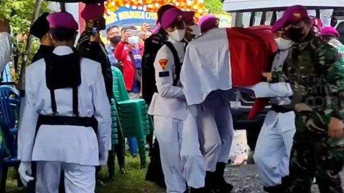 Jenazah Prajurit TNI yang Gugur di Papua Tiba di Lamongan