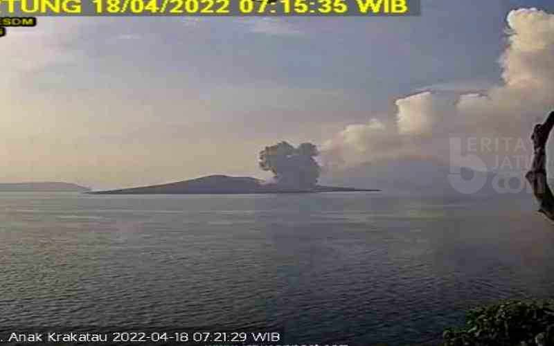 Gunung Anak Krakatau Kembali Keluarkan Abu Vulkanik
