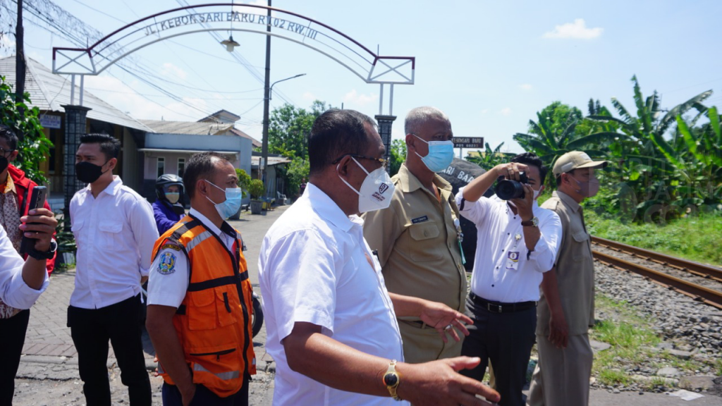 Cak Ji Tegaskan Perlintasan Kereta di Surabaya Wajib Ada Palang Pintu