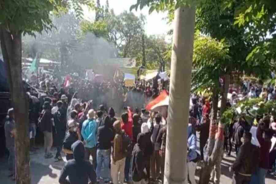 Blokade Jalan, Demo Mahasiswa di Probolinggo Ricuh