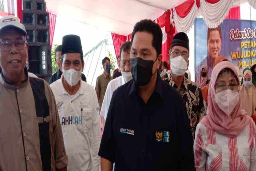 Menteri BUMN Erick Thohir Dengarkan Keluhan Petani Saat Berkunjung ke Lamongan