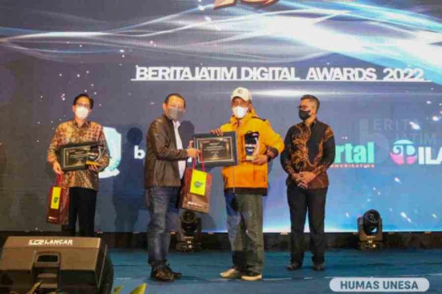 UNESA Boyong 2 Penghargaan Beritajatim Award 2022 Rektor: Semangat Untuk Tingkatkan Kualitas