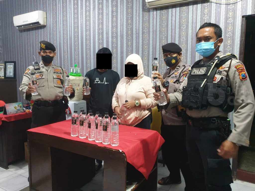 Posting di Medsos Jual Arak Bali, 2 Warga Mojokerto Diamankan