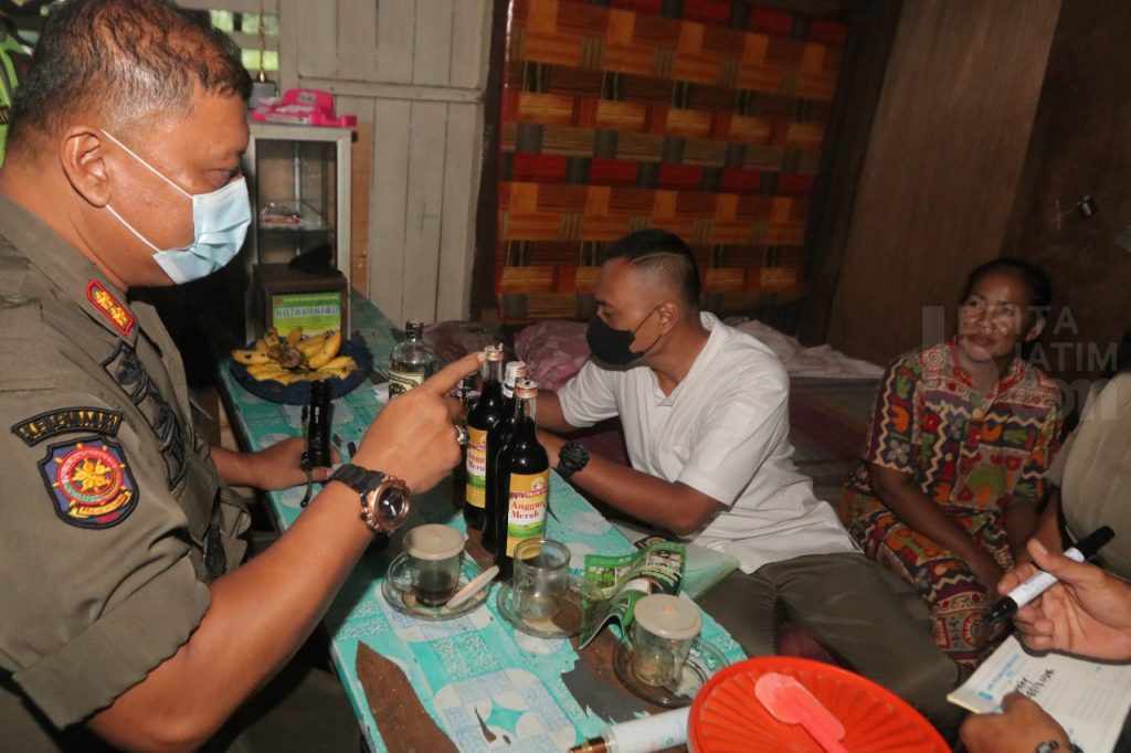 Ratusan Botol Minuman Beralkohol Diamankan Satpol PP