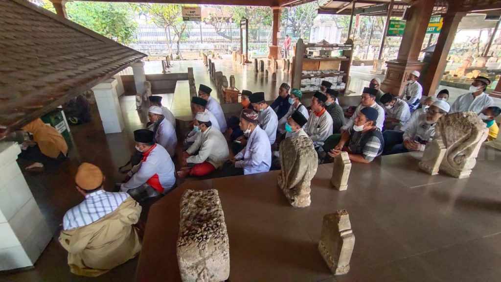 Petinggi PKS Jatim Road Show ke Makam Wali Limo