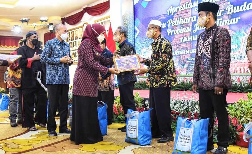 Khofifah Beri Apresiasi 1.000 Seniman dan 240 Juru Pelihara Cagar Budaya