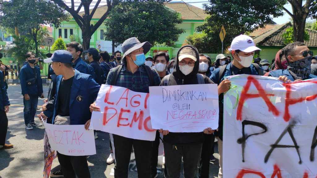 Demo Tolak Jokowi 3 Periode, Ponsel Mahasiswa Kediri Diretas