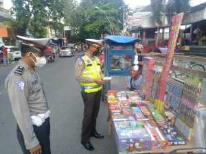 Agar Bulan Ramadan Kondusif, Polisi Gresik Razia Pedagang Petasan