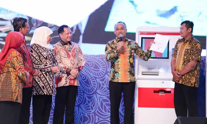 Disdukcapil Jatim Level Terbaik Nasional, Khofifah: Sinergi Baik dengan Kab/Kota