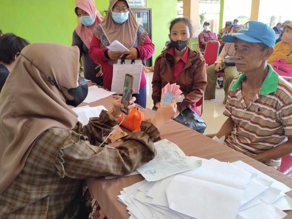 79.579 Warga Sidoarjo Terima BLT Minyak Goreng dan BPNT