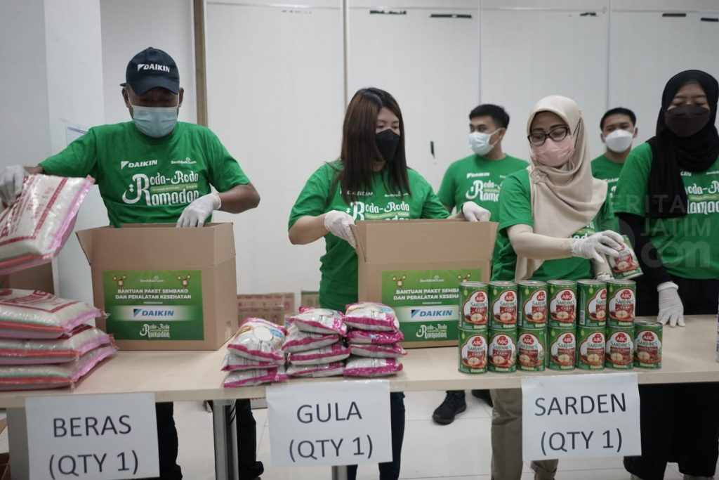 Daikin Surabaya Kolaborasi Dengan Benih Baik Bagikan Sembako
