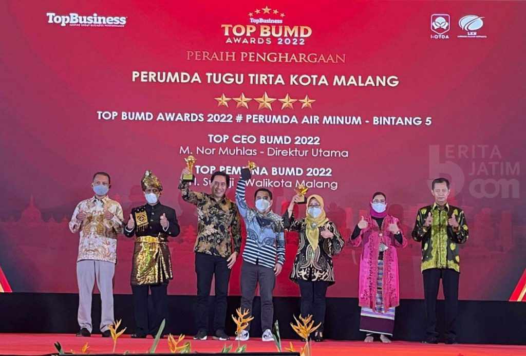 Perumda Tugu Tirta Diganjar Bintang 5 TOP BUMD Awards 2022